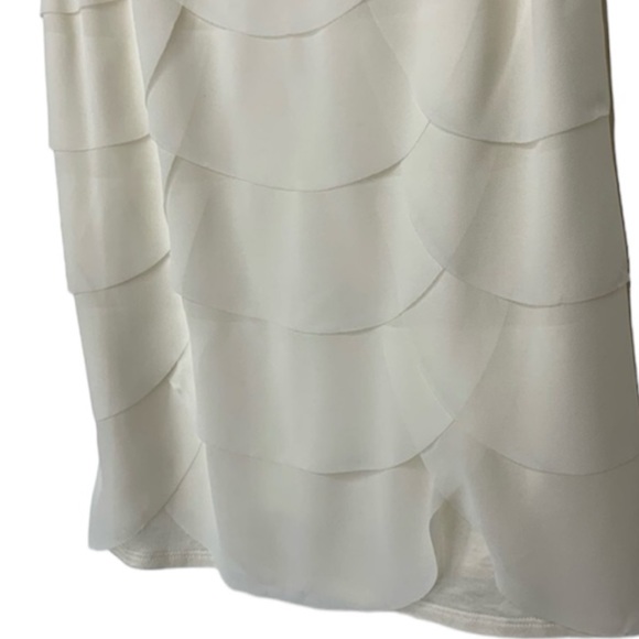 Ann Taylor Ivory Sleeveless Top with a Tier Scallop Front Design. Size S - Picture 4 of 7